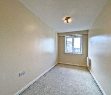 Jubilee Hall Road, Farnborough, Hampshire, GU14 - Photo 5