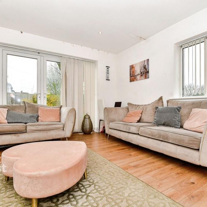 3 bedroom terraced house to rent - Photo 1