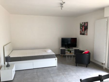 Location Appartement 1 pièce 34m² - Photo 2