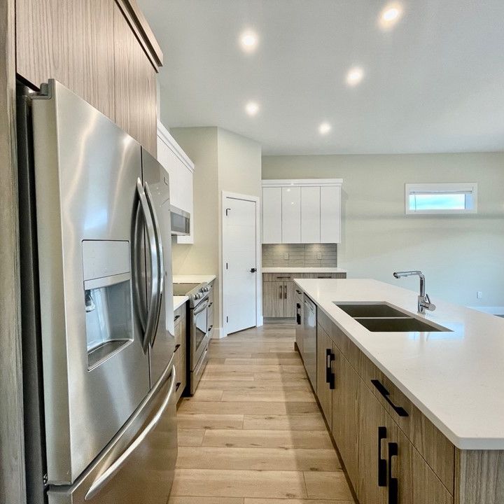 3 BED, 3 BATH HOME – WEST HARBOUR, LAKE – POOL – PICKLEBALL – GYM - Photo 1