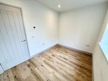 4 bedroom detached house to rent - Photo 3