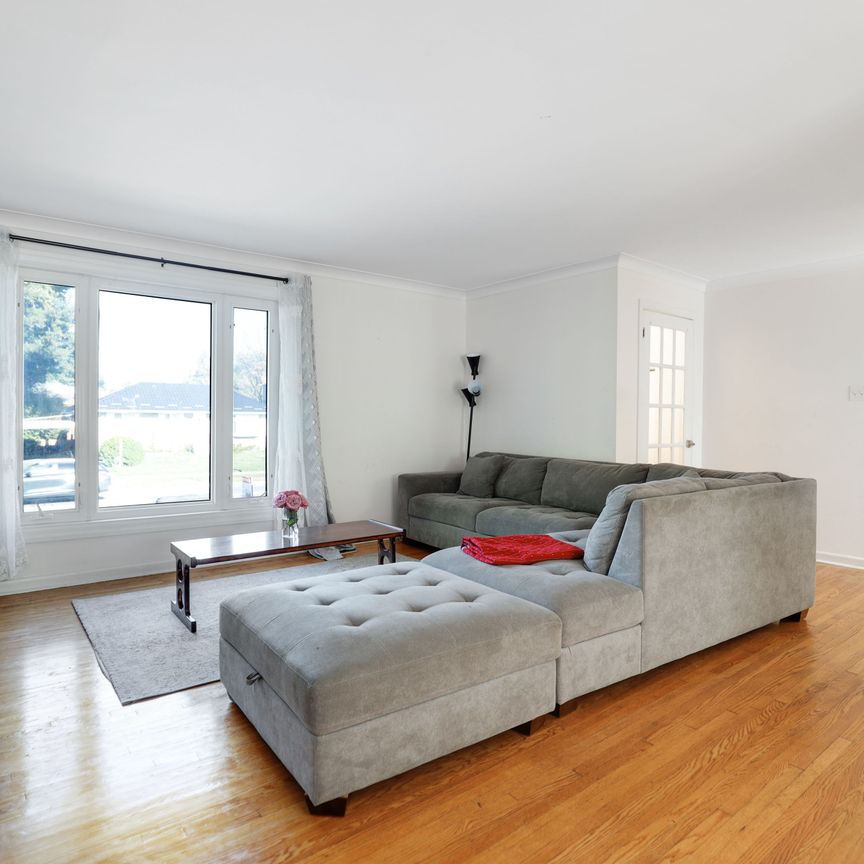 For Lease - 142 Meadowlands Drive, Meadowlands - Crestview and Area, Ontario - Photo 1