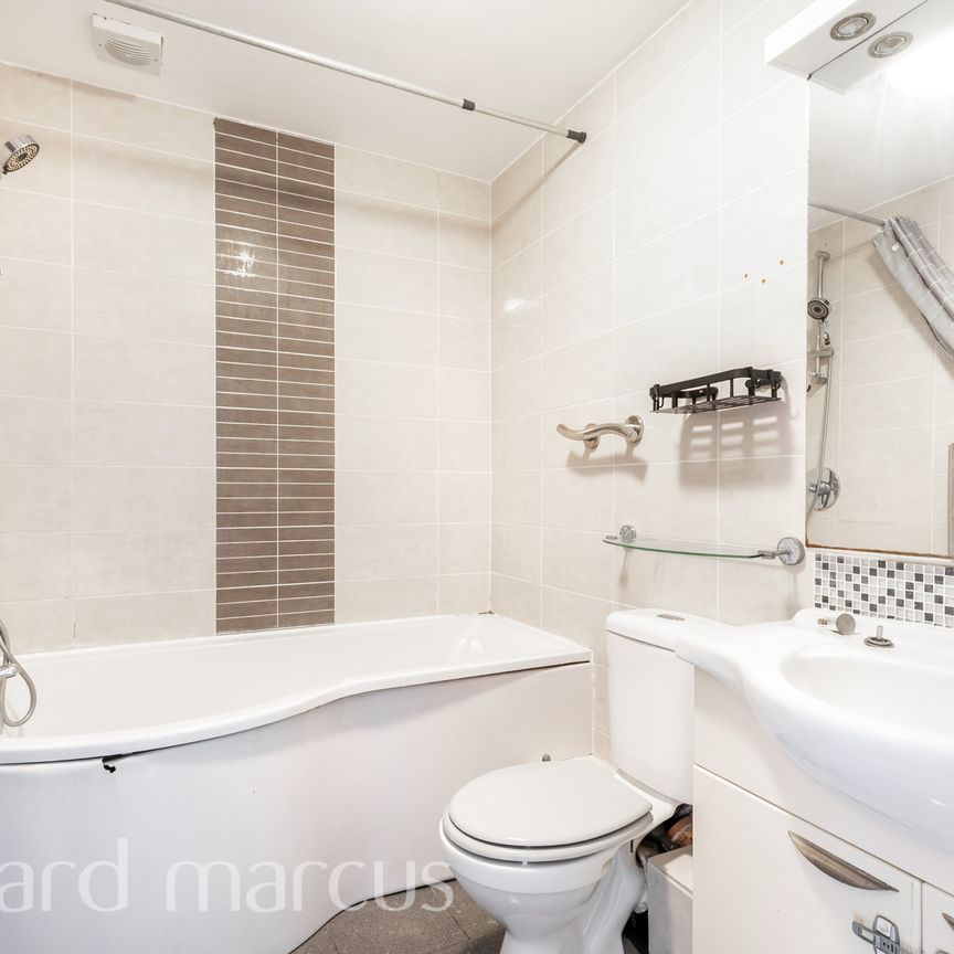 Middle Lane, Epsom - Photo 1