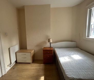 Great Apartment, 1b Magdala Street, Queens Quarter, Belfast, BT7 1PU - Photo 5