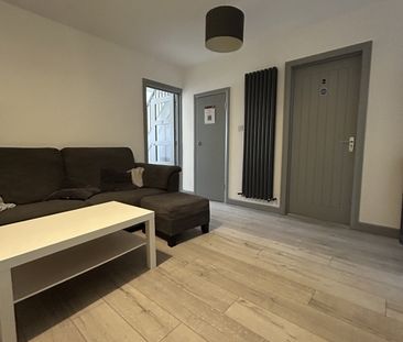 One-Bedroom House share - Photo 6