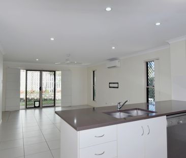 :: TWO STOREY TOWNHOUSE - EXCELLENT LOCATION - Photo 3