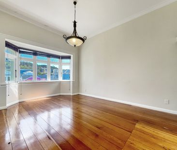 Welcome home to 233 Adelaide Road in Newtown. - Photo 2