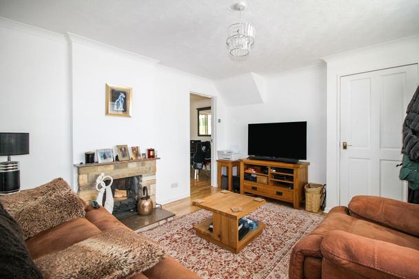 3 bedroom semi-detached house to rent - Photo 1