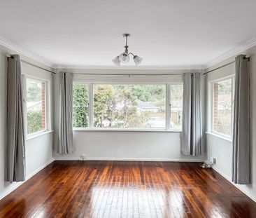 RENOVATED 3-BEDROOM KARORI HOME! - Photo 4