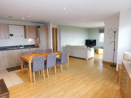 3 bedroom flat to rent - Photo 2