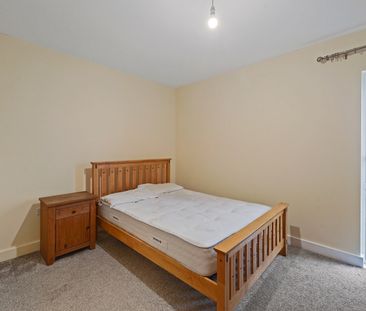 3 Bed Flat, Clarence Avenue, IG2 - Photo 4