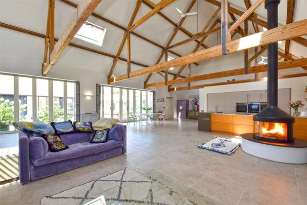 5 bedroom detached house to rent - Photo 1