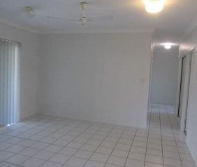 FAMILY LIVING – MT LOUISA - Photo 3