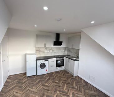 Connaught Road, London NW10 - Photo 4