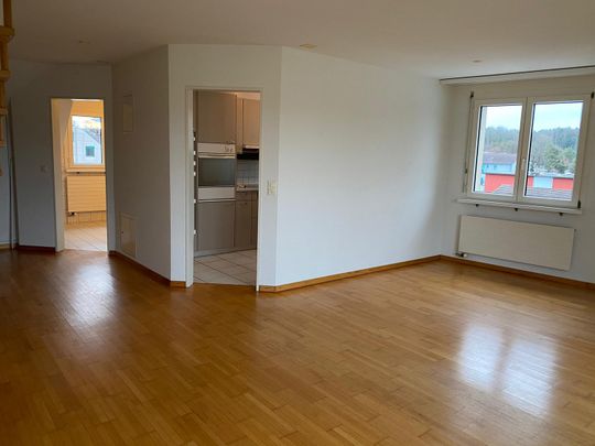 "Charmante 2.5-Zimmer-Maisonettewohnung zur Zwischenmiete" - Photo 1