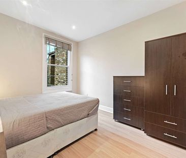 Recently refurbished and immaculately presented three bedroom Victo... - Photo 6