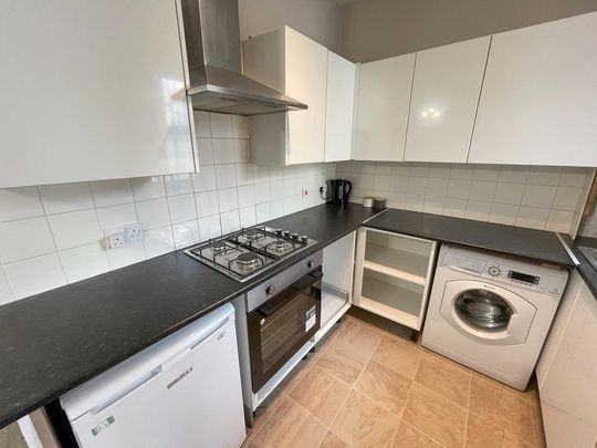 4 bedroom terraced house to rent - Photo 1