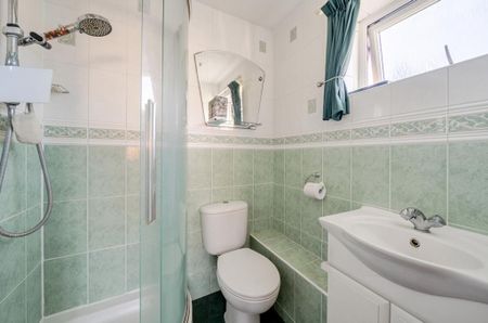 3 bedroom detached house to rent - Photo 2