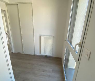 Location Appartement 4 pièces 81m² - Photo 3