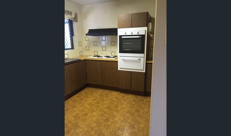 Double Storey in Lathlain!!! - Photo 4