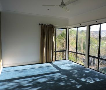 3 Bedroom 2 Bathroom House in Araluen with Unrivalled Views - Photo 2