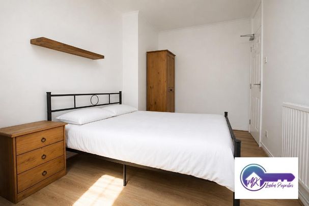1 Bedroom Room in Flat Share To Rent - Photo 1