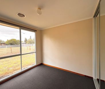 Spacious Home with Large Outdoor Area - Photo 4