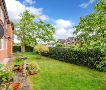 2 bedroom ground floor flat to rent - Photo 2