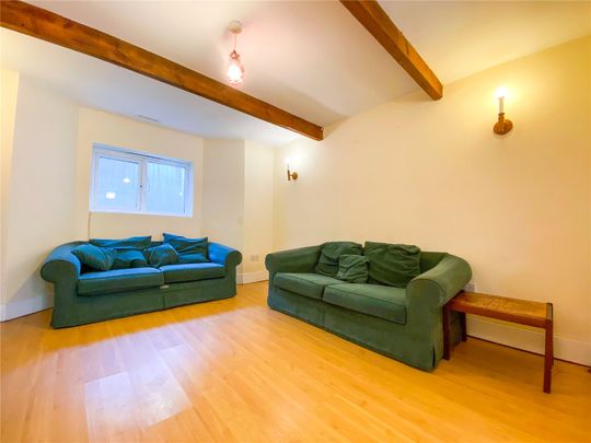 6 bedroom house to rent - Photo 1