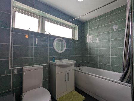 3 bedroom terraced house to rent - Photo 2