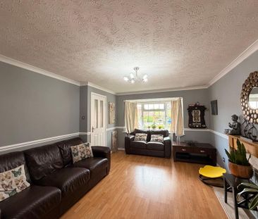 4 bedroom detached house to rent - Photo 2