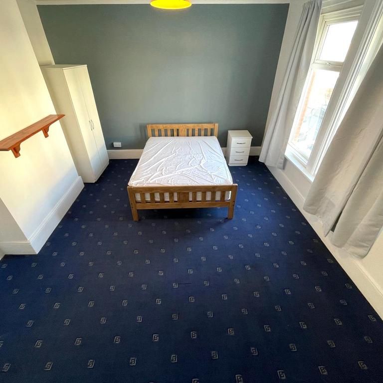 5 bedroom house of multiple occupation to rent - Photo 1