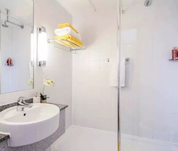 Standard Single Suite - Photo 6