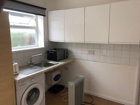 Studio to rent - Photo 2