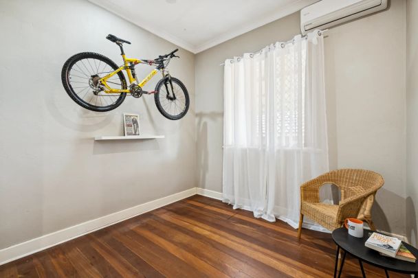 Full sized character home. - Photo 1