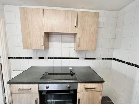 3 bedroom flat to rent - Photo 5
