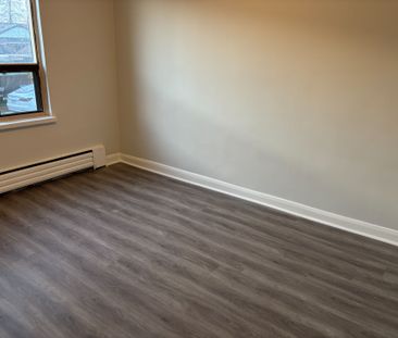 For Lease - 268 Birmingham Street Unit# 4, Toronto, Ontario - Photo 4