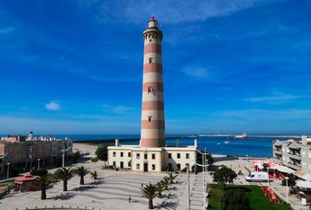 1 bedroom flat with sea and estuary views, in Praia da Barra!