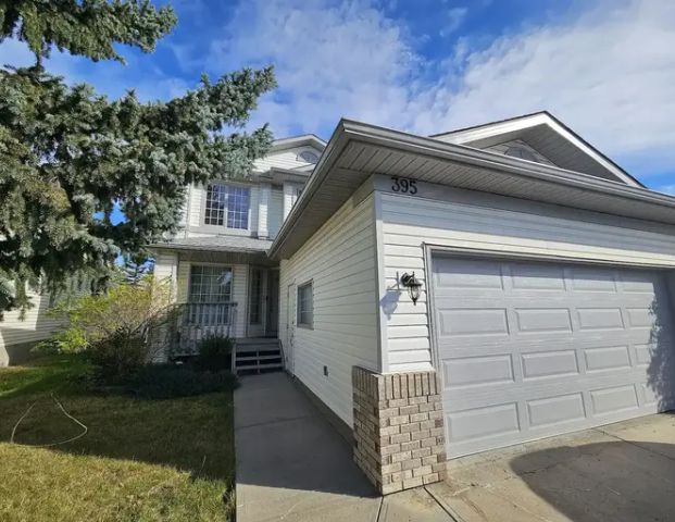 Beautiful 3-Bedroom + Flex Room Home in Arbour Lake | Calgary - Photo 1