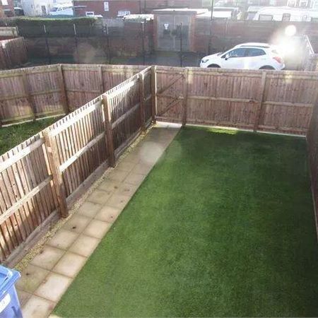 2 bedroom terraced house to rent - Photo 4