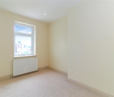 4 bedroom semi-detached house to rent - Photo 2