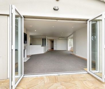 Spacious Family Home - Photo 2