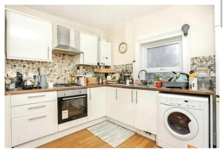 2 bedroom flat to rent - Photo 5