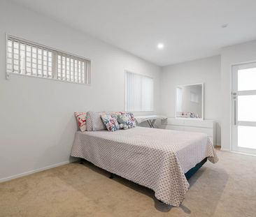 Spacious Five-Bedroom Family Home in Ormiston - Photo 6
