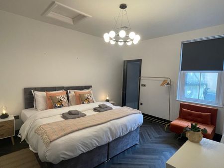 3 Bed Flat, Steine Lane, BN1 - Photo 4