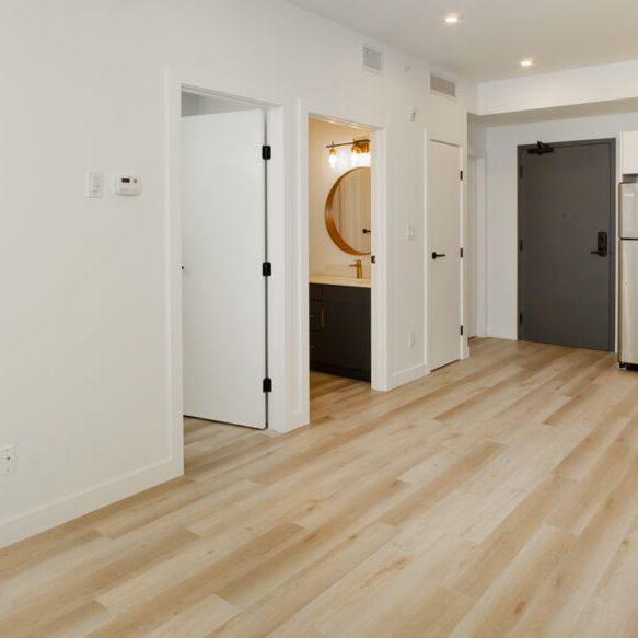 Kingston: Gold Accents – 710 Westminster, Winnipeg, MB - Photo 1