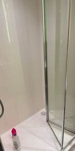 Studio Flat, Sycamore House, LS3 - Photo 3