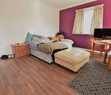 6 bedroom Flat in Bankfield Road, Leeds - Photo 5