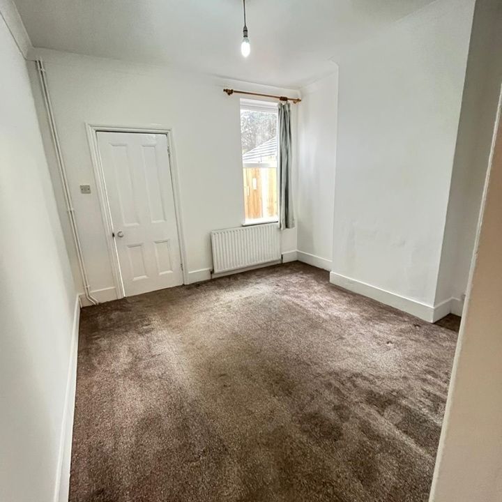 3 Bed Terraced House, Spencer Road, LU3 - Photo 1