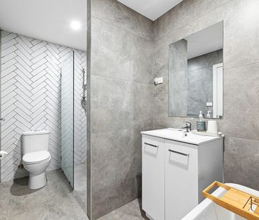 Modern & Spacious - Fully Furnished - Photo 1